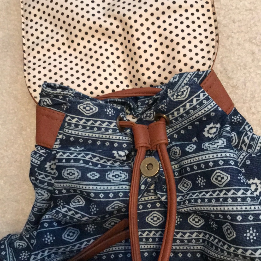 Patterned backpack - Picture 3 of 3